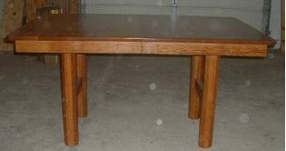 Oak Table with 2 leaves - hand crafted.